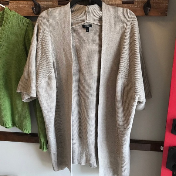 Cardigan and V Neck Sweater Bundle - Picture 3 of 5